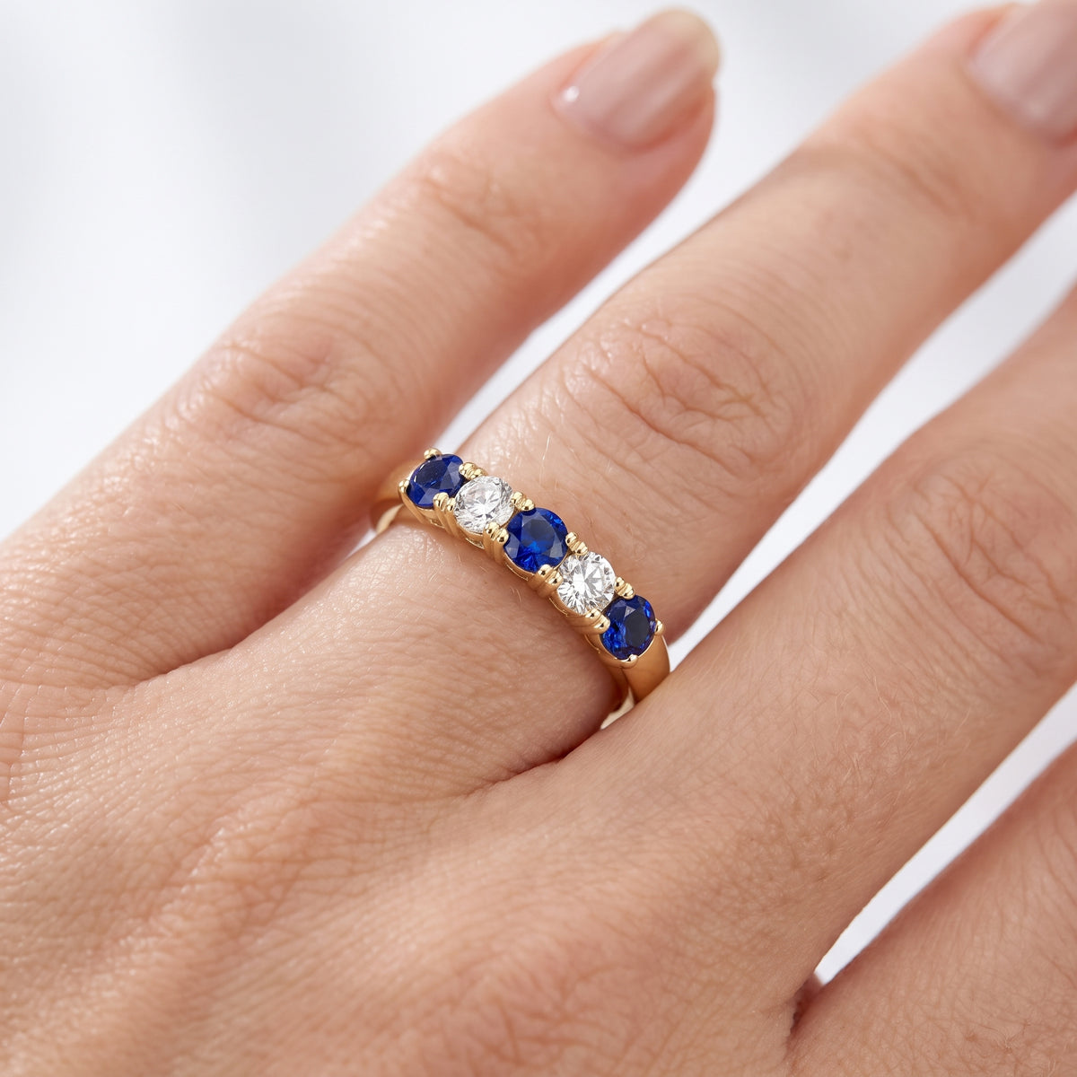 _lifestyle_image@SKU:G1162-NGSR02000004Y #metal_14k-yellow-gold+origin_lab-created