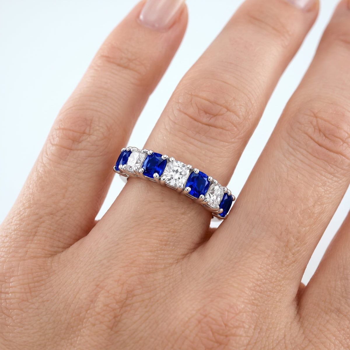 _lifestyle_image@SKU:G1170-NGSC02000004W #metal_14k-white-gold+origin_lab-created