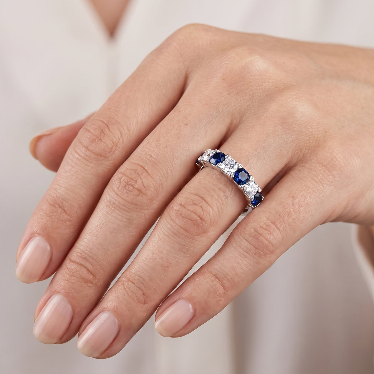 _lifestyle_image@SKU:G1170-LGSC02000004W #metal_10k-white-gold+origin_lab-created