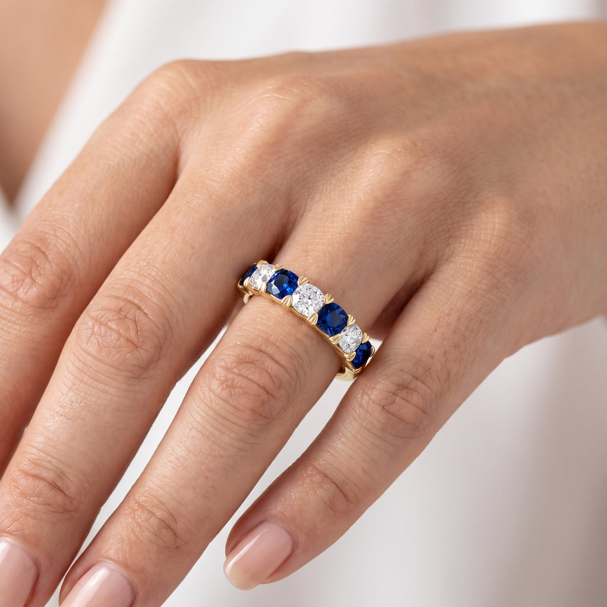 _lifestyle_image@SKU:G1170-NGSC01000004Y #metal_14k-yellow-gold+origin_lab-created
