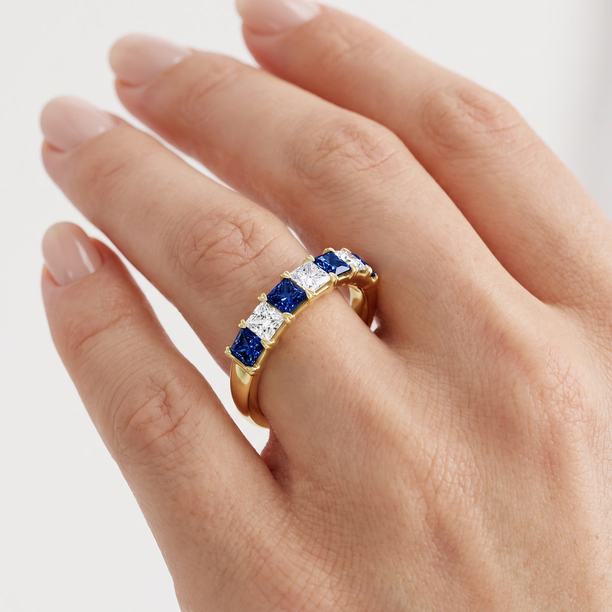 _lifestyle_image@SKU:G1176-NGSP01000004Y #metal_14k-yellow-gold+origin_lab-created