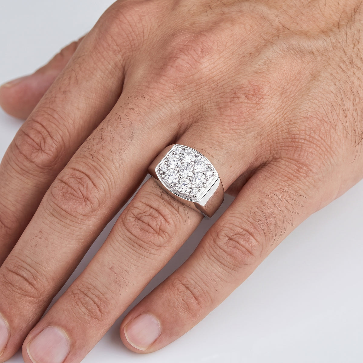 _lifestyle_image@SKU:G1326-LADR01520004W #metal_10k-white-gold+origin_lab-grown+quality_g-si