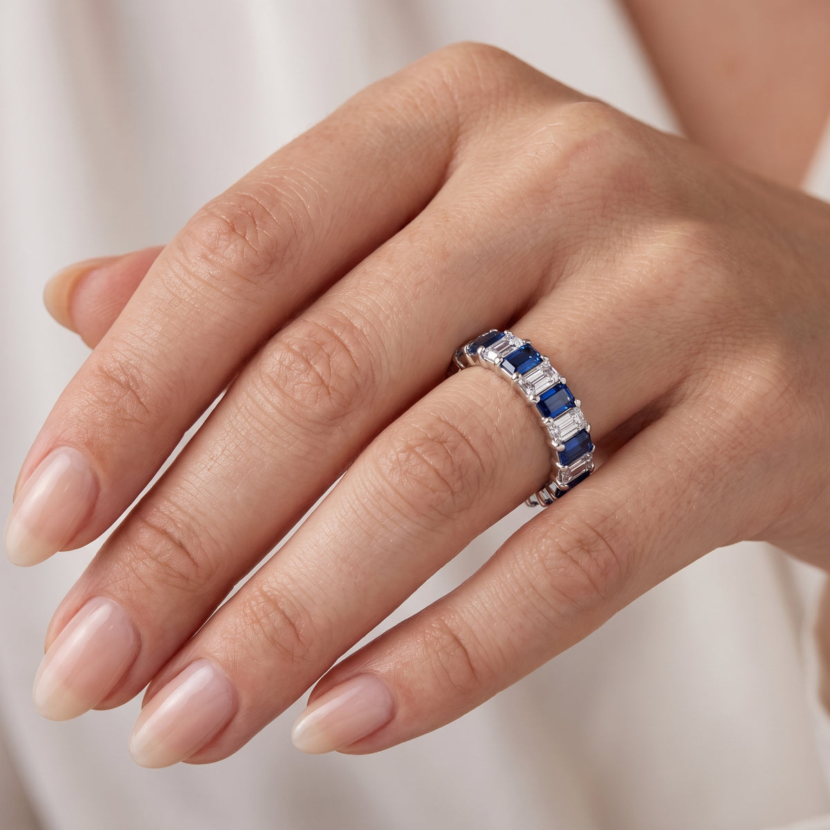 _lifestyle_image@SKU:G1731-NGSE02000004W #metal_14k-white-gold+origin_lab-created