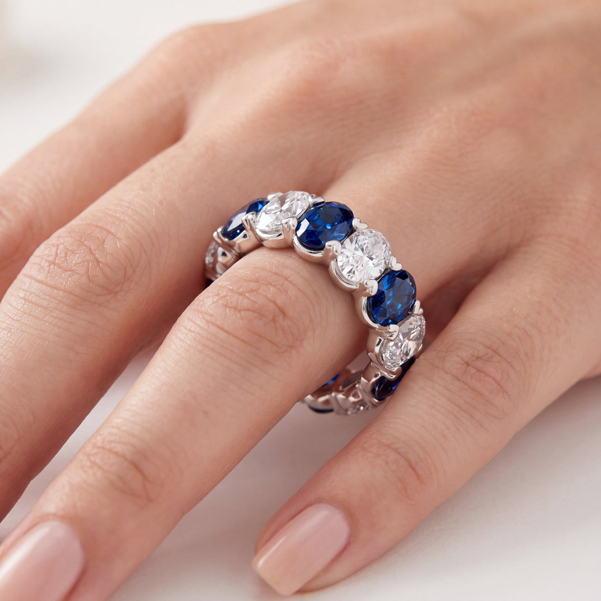 _lifestyle_image@SKU:G1732-LGEO0504000DW #metal_silver+origin_lab-created