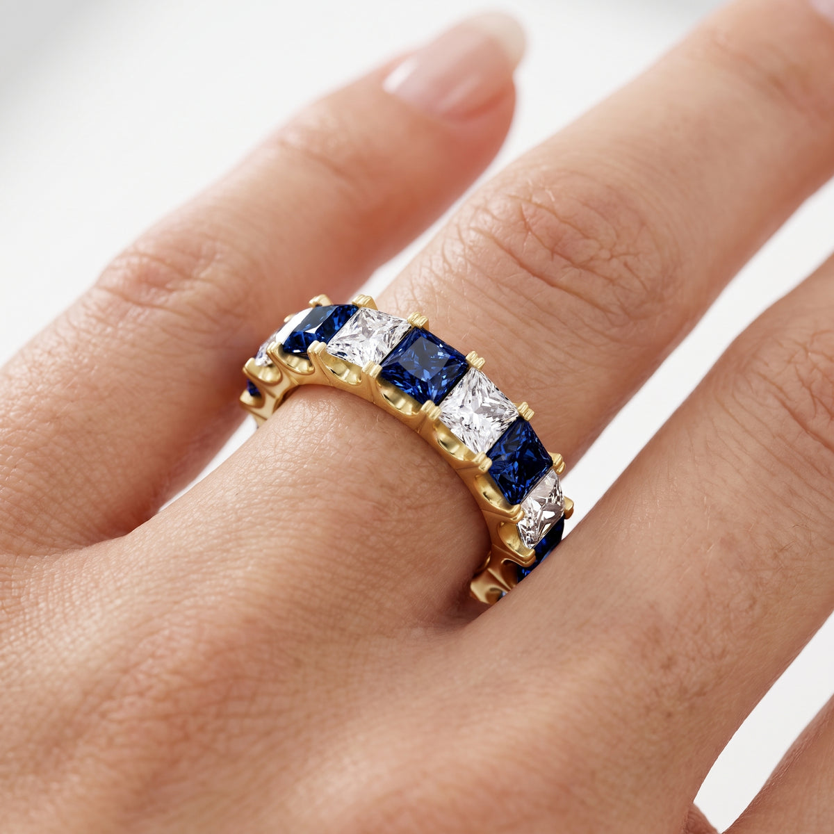 _lifestyle_image@SKU:G1800-NGSP05040004Y #metal_14k-yellow-gold+origin_lab-created