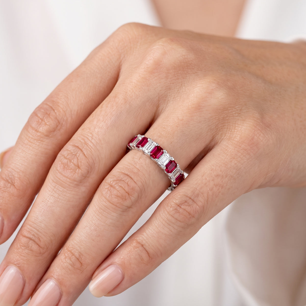 _lifestyle_image@SKU:G3539-LGRE01000004W #metal_10k-white-gold+origin_lab-created
