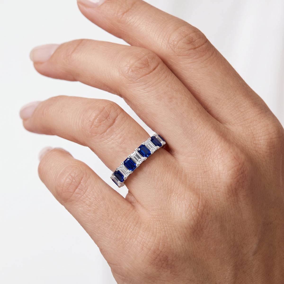 _lifestyle_image@SKU:G3539-NGSE0100000PL #metal_platinum+origin_lab-created