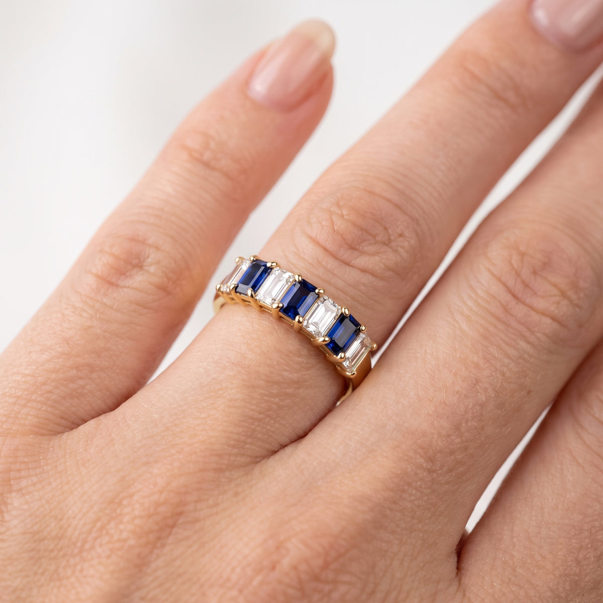 _lifestyle_image@SKU:G3539-LGSE01000004Y #metal_10k-yellow-gold+origin_lab-created