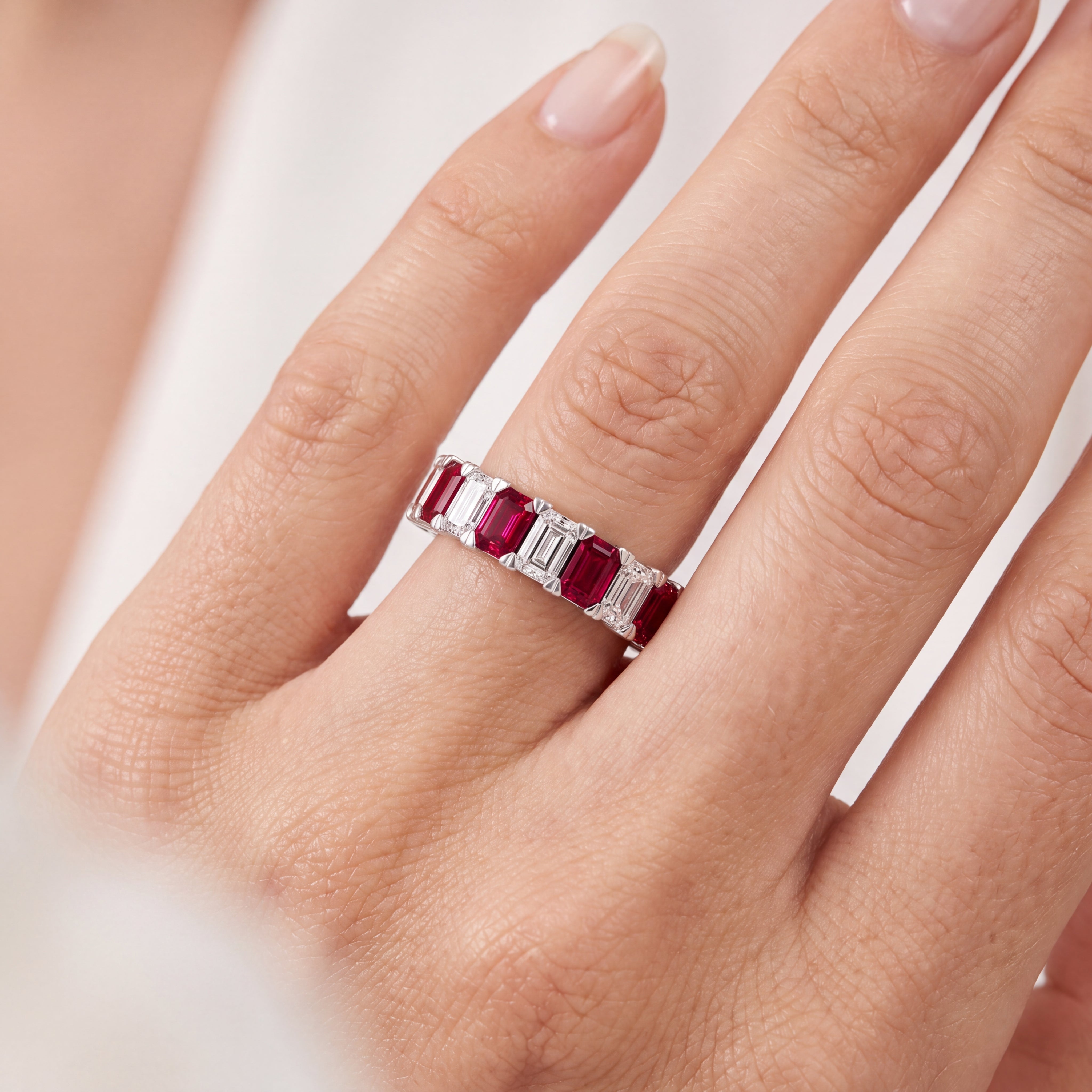 _lifestyle_image@SKU:G3541-NGQE02020004W #metal_14k-white-gold+origin_lab-created
