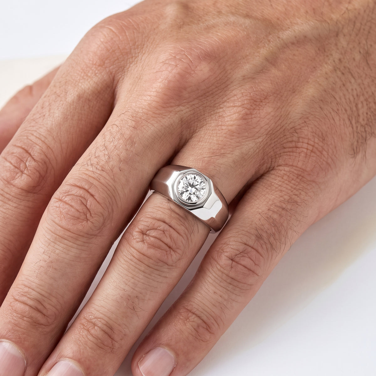 _lifestyle_image@SKU:G930A-LADR0100000DW #metal_silver+origin_lab-grown+quality_g-si