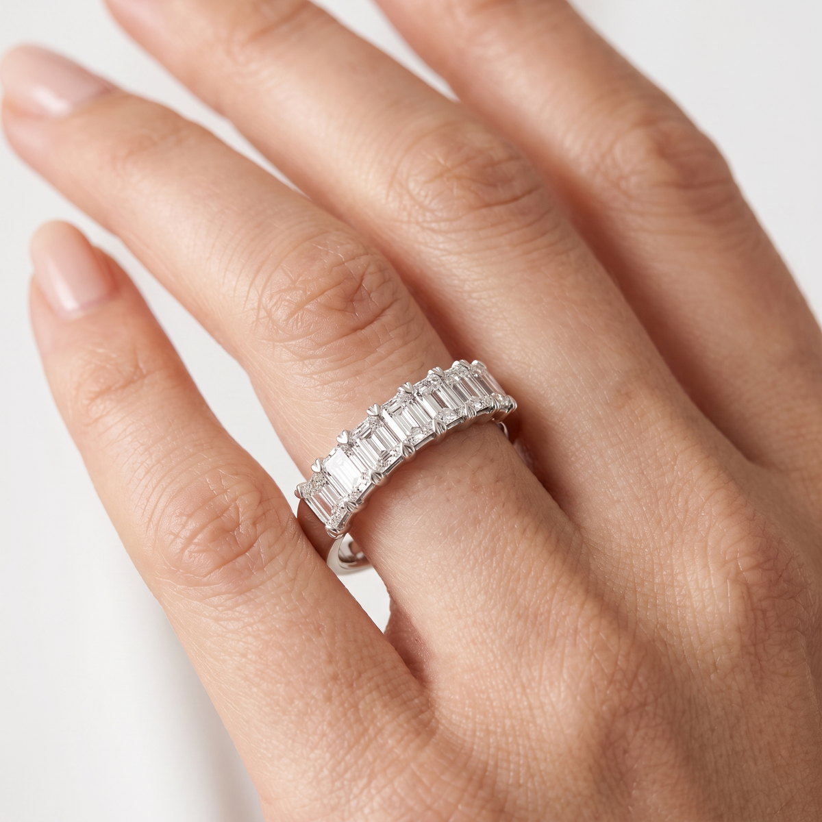 _lifestyle_image@SKU:A1173-NADE0100000PL #metal_platinum+origin_lab-grown+quality_ef-vs2+