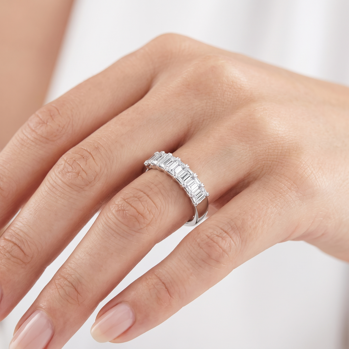 _lifestyle_image@SKU:A1173-NADE01000004W #metal_14k-white-gold+origin_lab-grown+quality_ef-vs2+