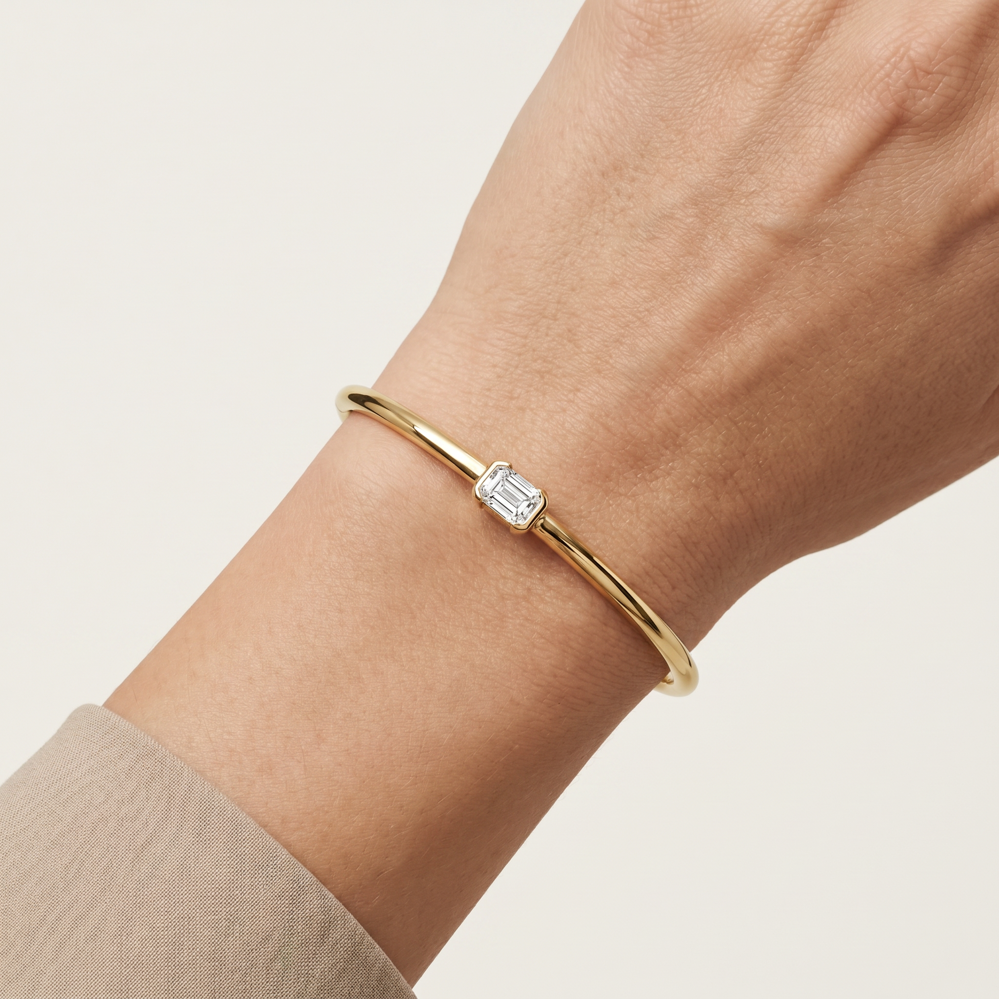 _lifestyle_image@SKU:B4849-LADE0100000DY #metal_14k-yellow-gold-vermeil+origin_lab-grown+quality_g-si