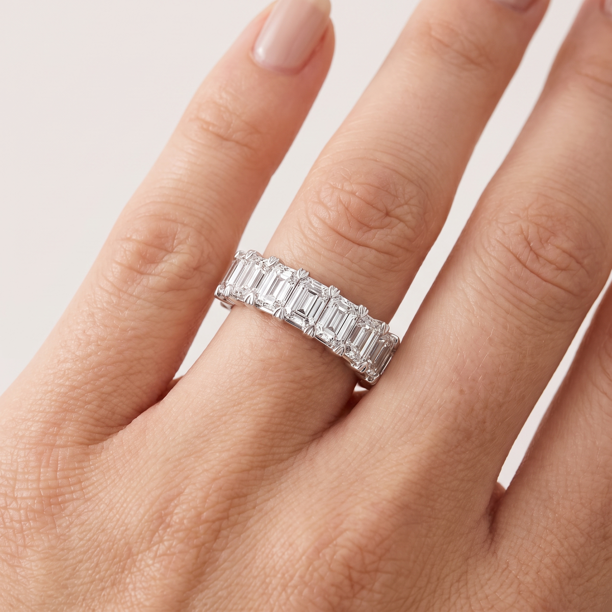 _lifestyle_image@SKU:A1173-NADE0200000PL #metal_platinum+origin_lab-grown+quality_ef-vs2+