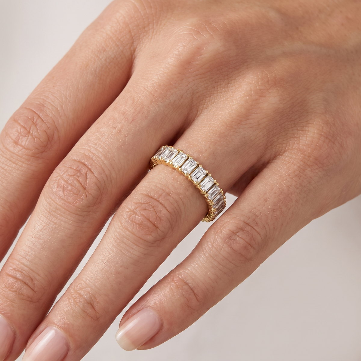 _lifestyle_image@SKU:T1731-NADE02000004Y #metal_14k-yellow-gold+origin_lab-grown+quality_ef-vs2+