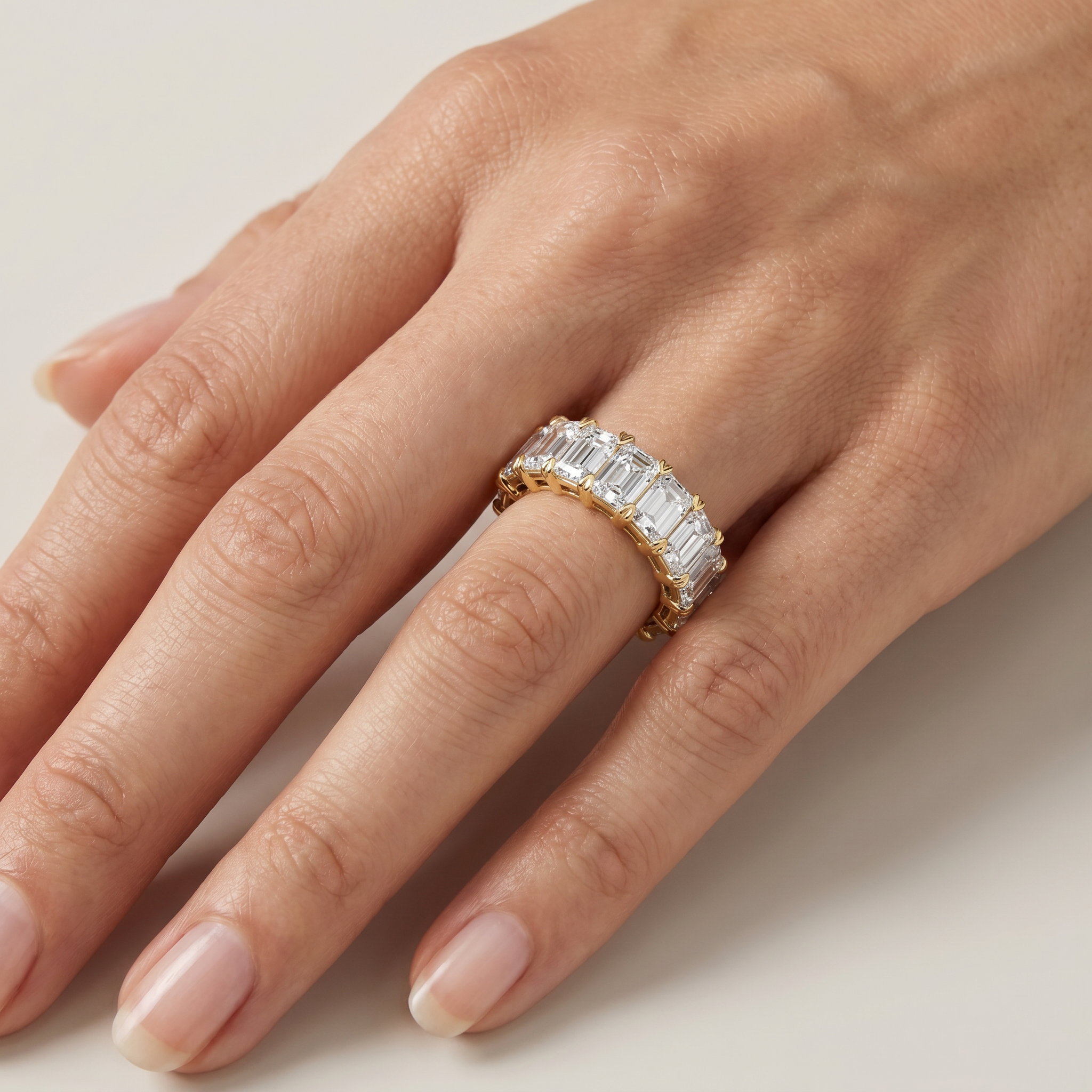 _lifestyle_image@SKU:A1173-NADE02000004Y #metal_14k-yellow-gold+origin_lab-grown+quality_ef-vs2+