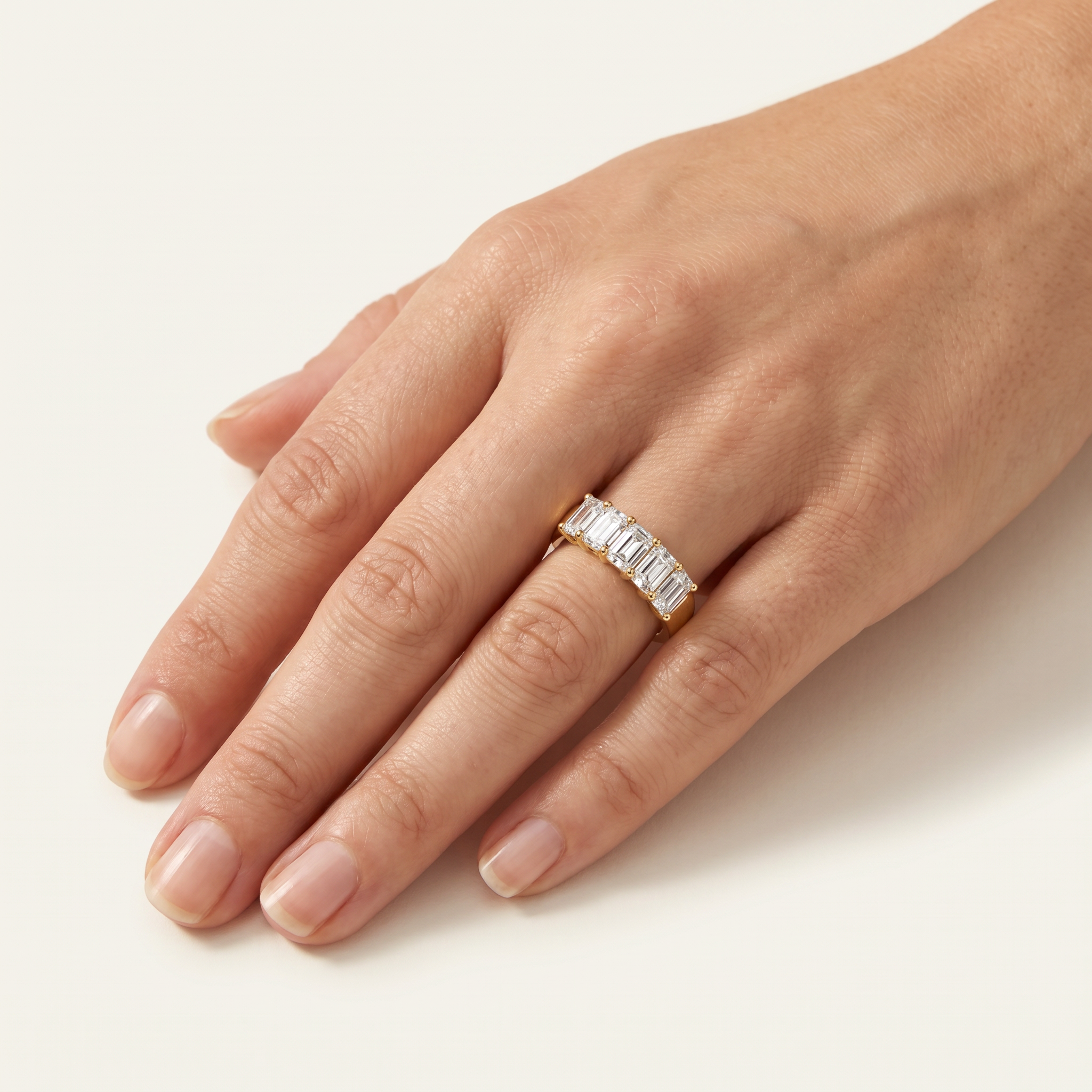 _lifestyle_image@SKU:A1173-NADE03000004Y #metal_14k-yellow-gold+origin_lab-grown+quality_ef-vs2+