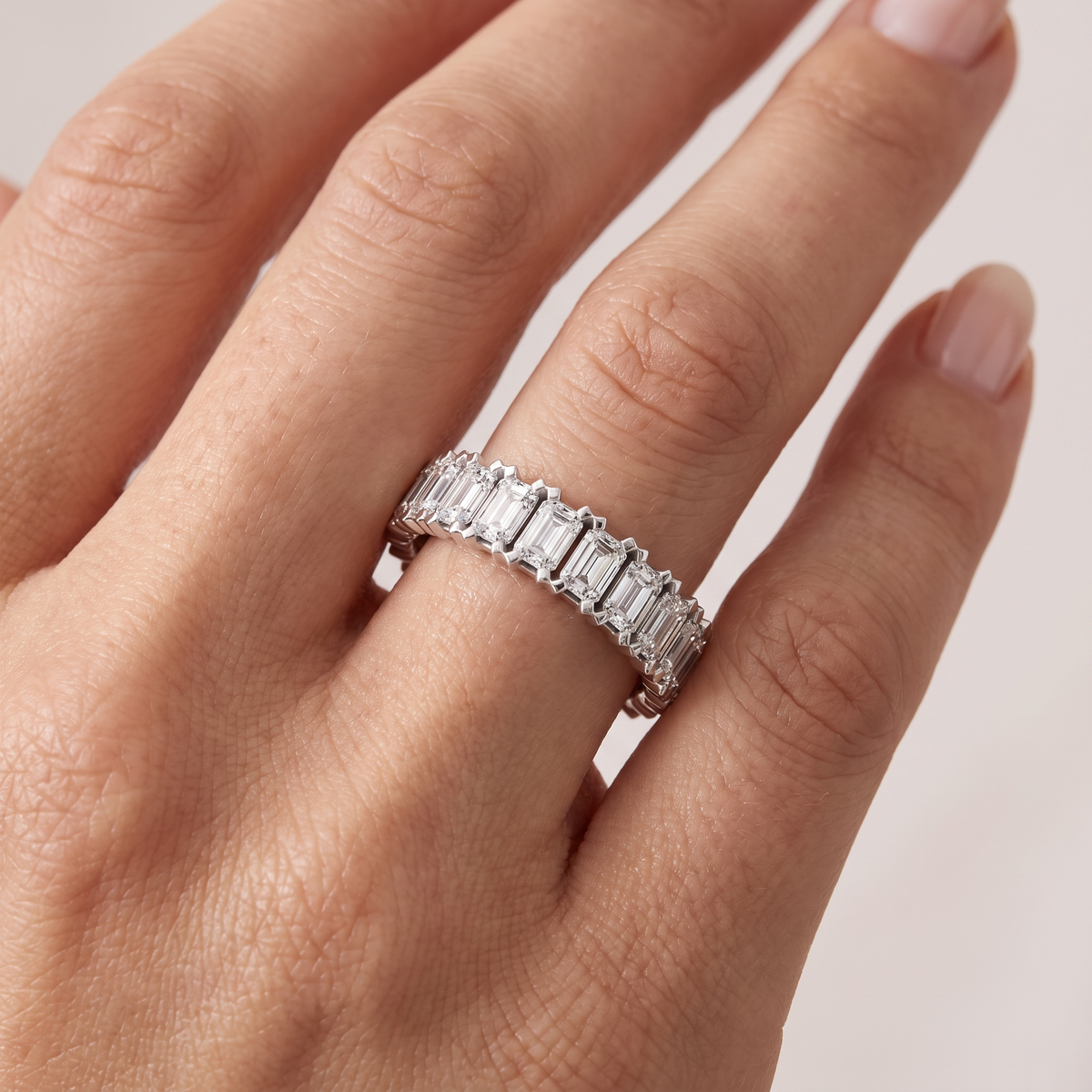 _lifestyle_image@SKU:T1731-NADE0312000PL #metal_platinum+origin_lab-grown+quality_ef-vs2+