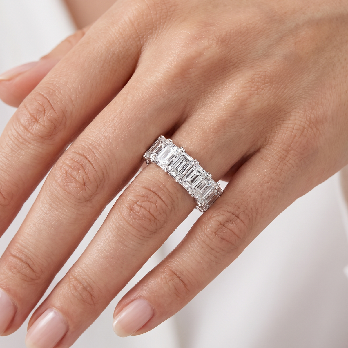 _lifestyle_image@SKU:A1173-NADE0400000PL #metal_platinum+origin_lab-grown+quality_ef-vs2+
