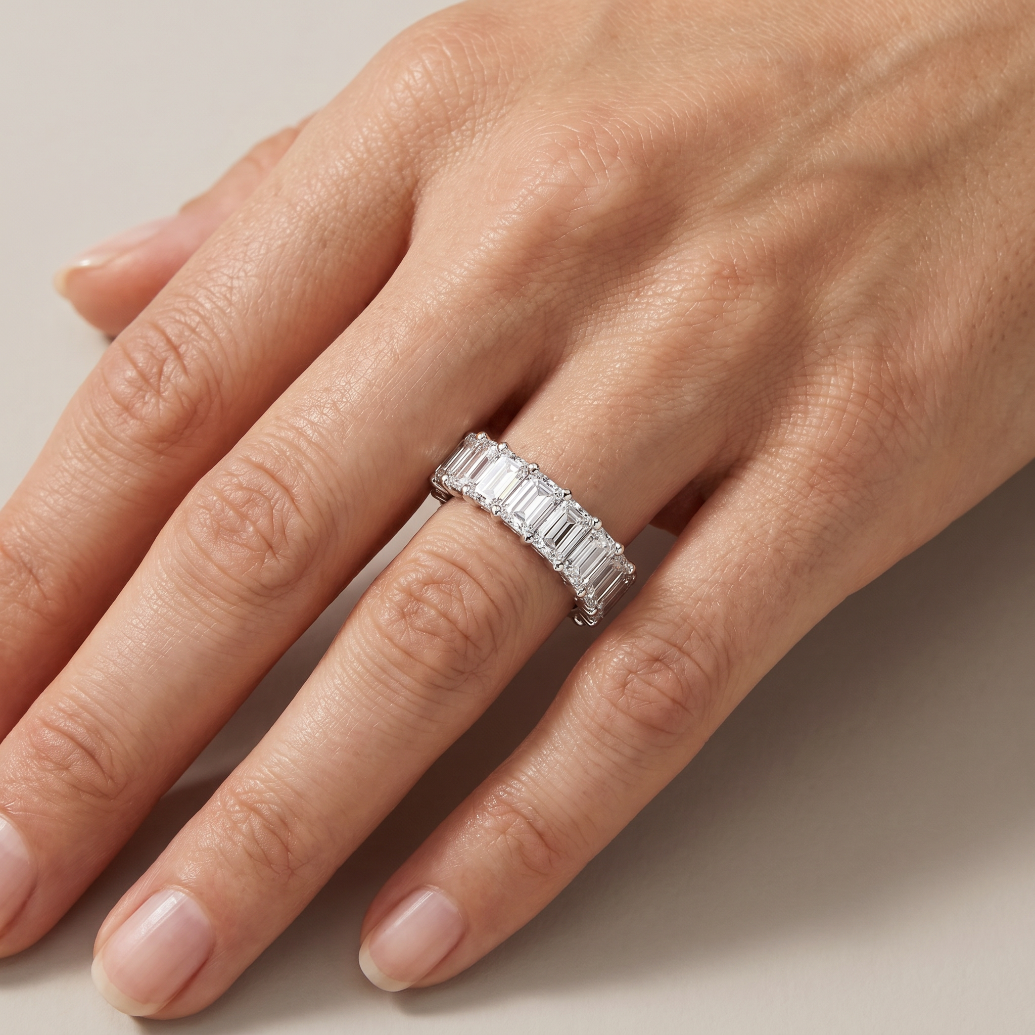 _lifestyle_image@SKU:T1731-NADE04140004W #metal_14k-white-gold+origin_lab-grown+quality_ef-vs2+