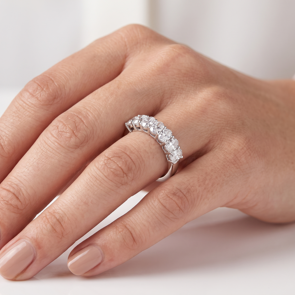 _lifestyle_image@SKU:A1173-LADO03000004W #metal_10k-white-gold+origin_lab-grown+quality_g-si