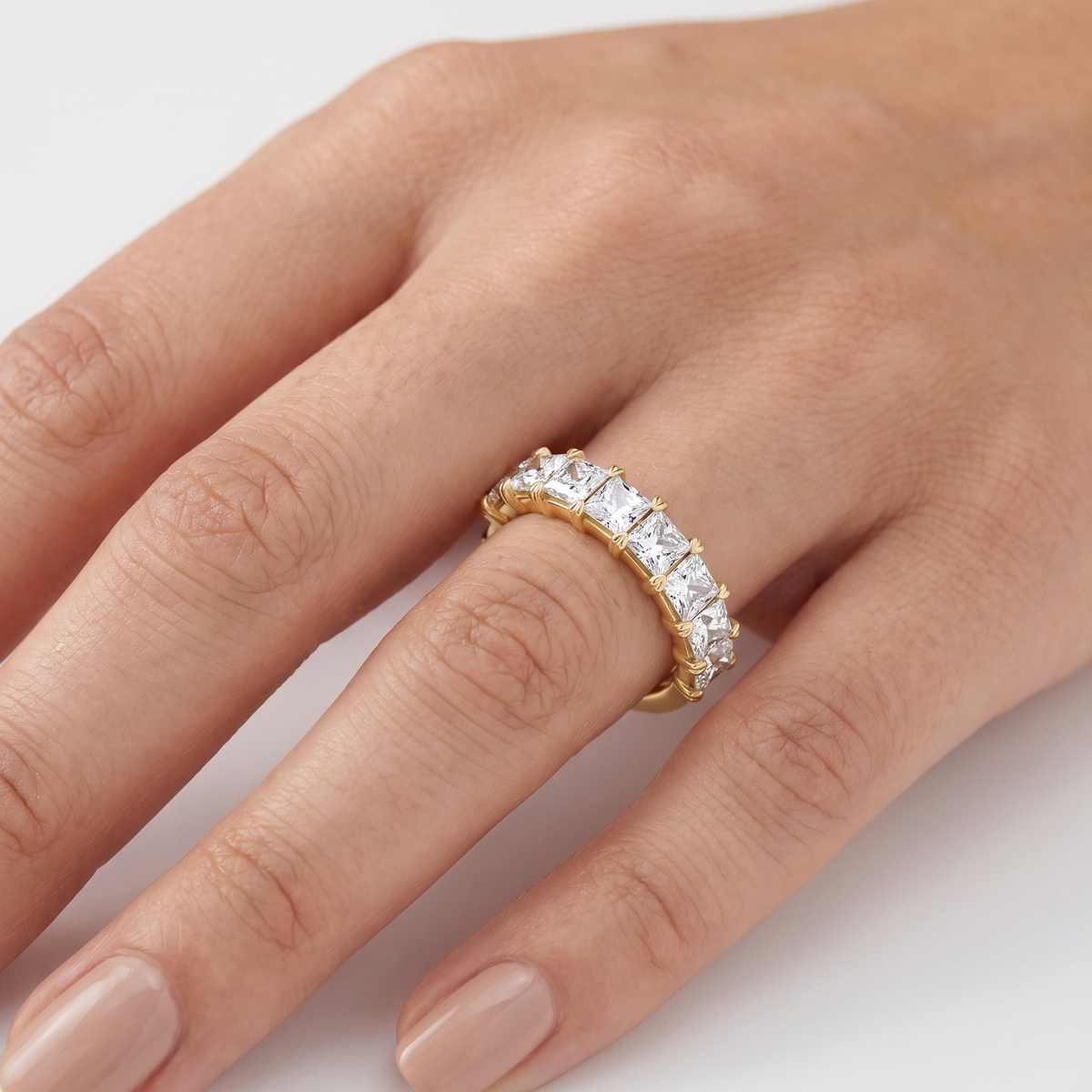 _lifestyle_image@SKU:A1173-LADP04000004Y #metal_10k-yellow-gold+origin_lab-grown+quality_g-si