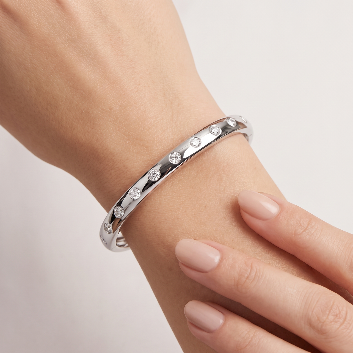 _lifestyle_image@SKU:B4452-LADR0150000DW #metal_silver+origin_lab-grown+quality_g-si
