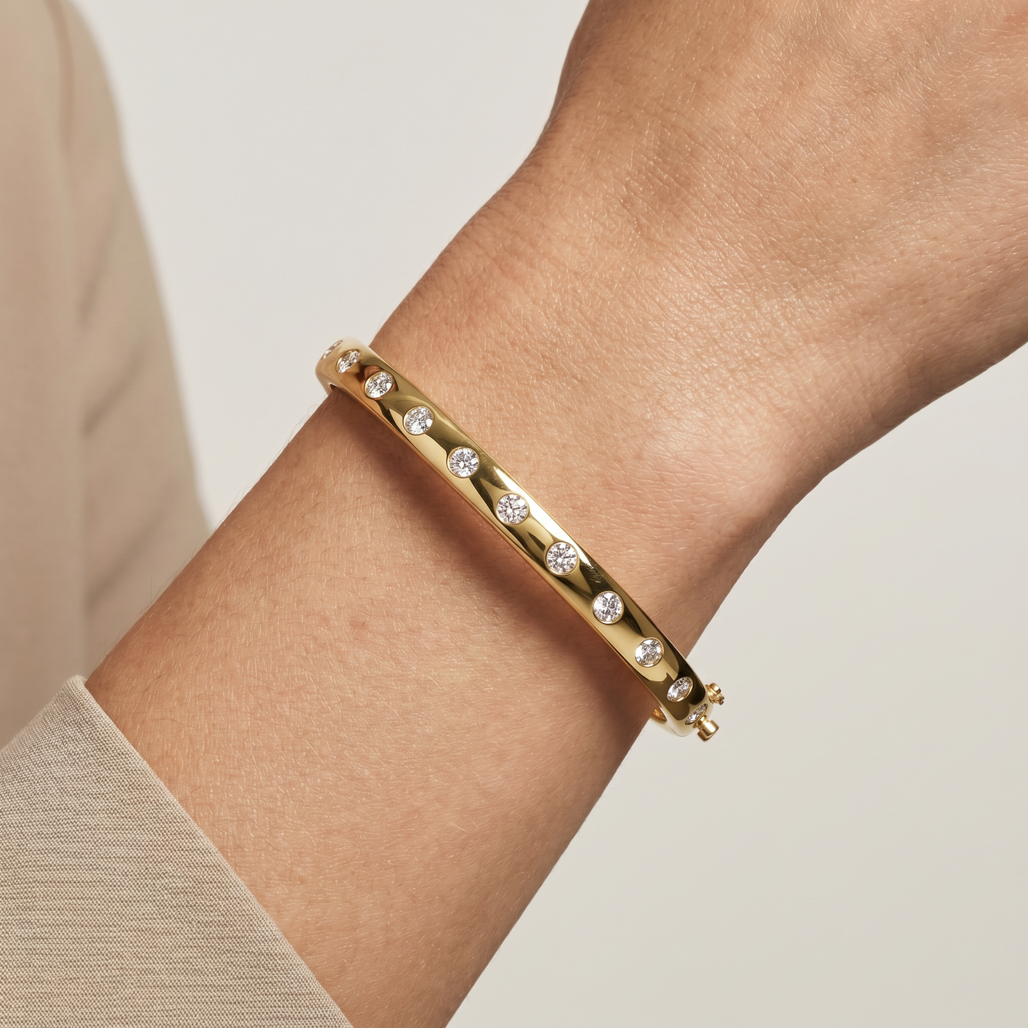_lifestyle_image@SKU:B4452-LADR0150000DY #metal_14k-yellow-gold-vermeil+origin_lab-grown+quality_g-si