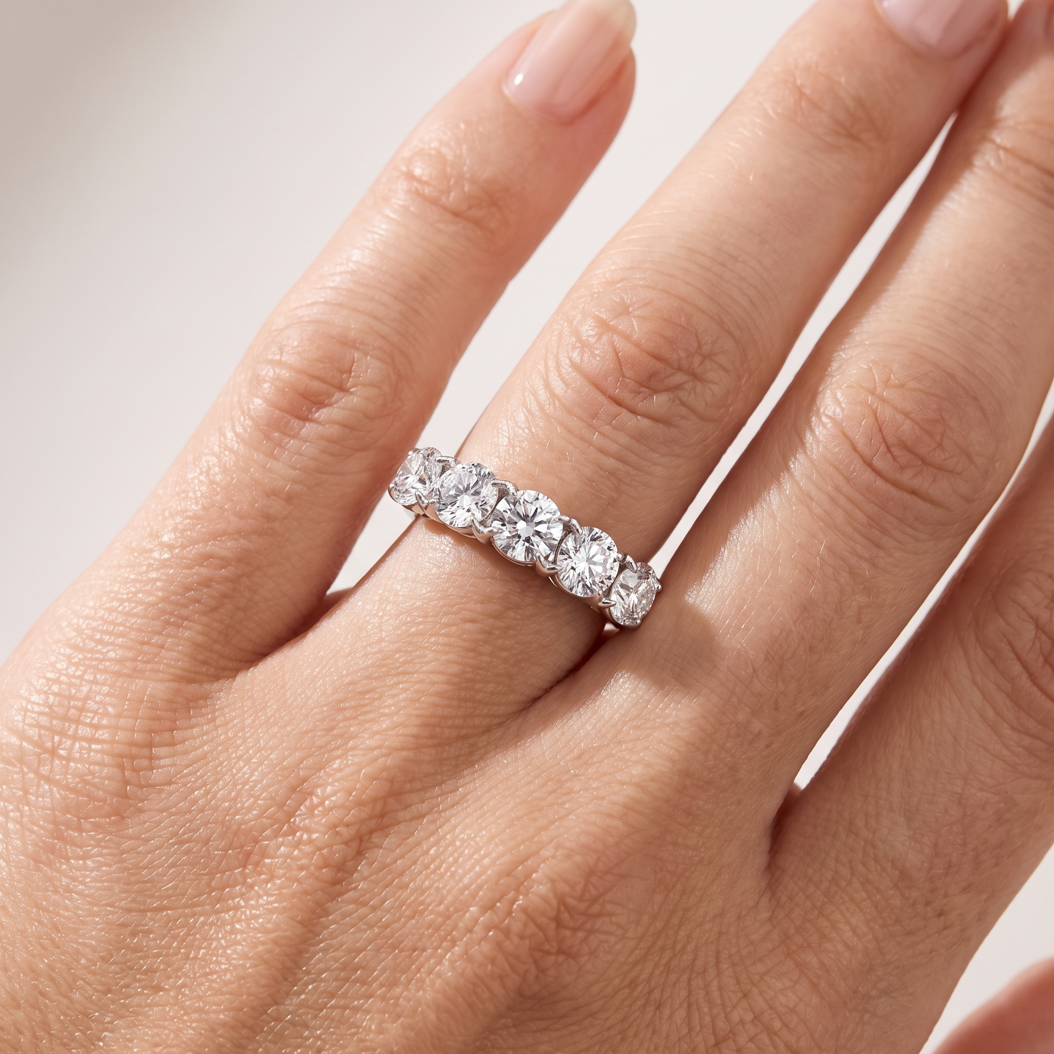 _lifestyle_image@SKU:A7730-LADR02000004W #metal_14k-white-gold+origin_lab-grown+quality_g-si