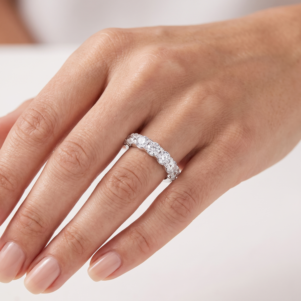 _lifestyle_image@SKU:A1173-LADR03000004W #metal_10k-white-gold+origin_lab-grown+quality_g-si