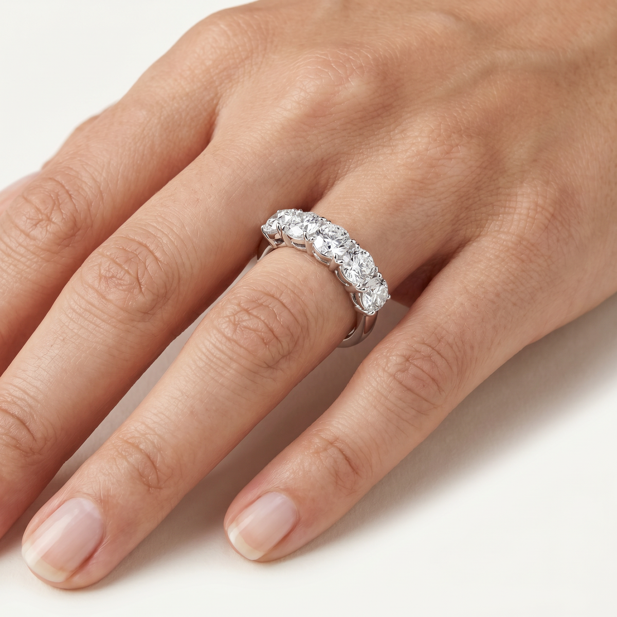 _lifestyle_image@SKU:A7730-LADR03000004W #metal_14k-white-gold+origin_lab-grown+quality_g-si