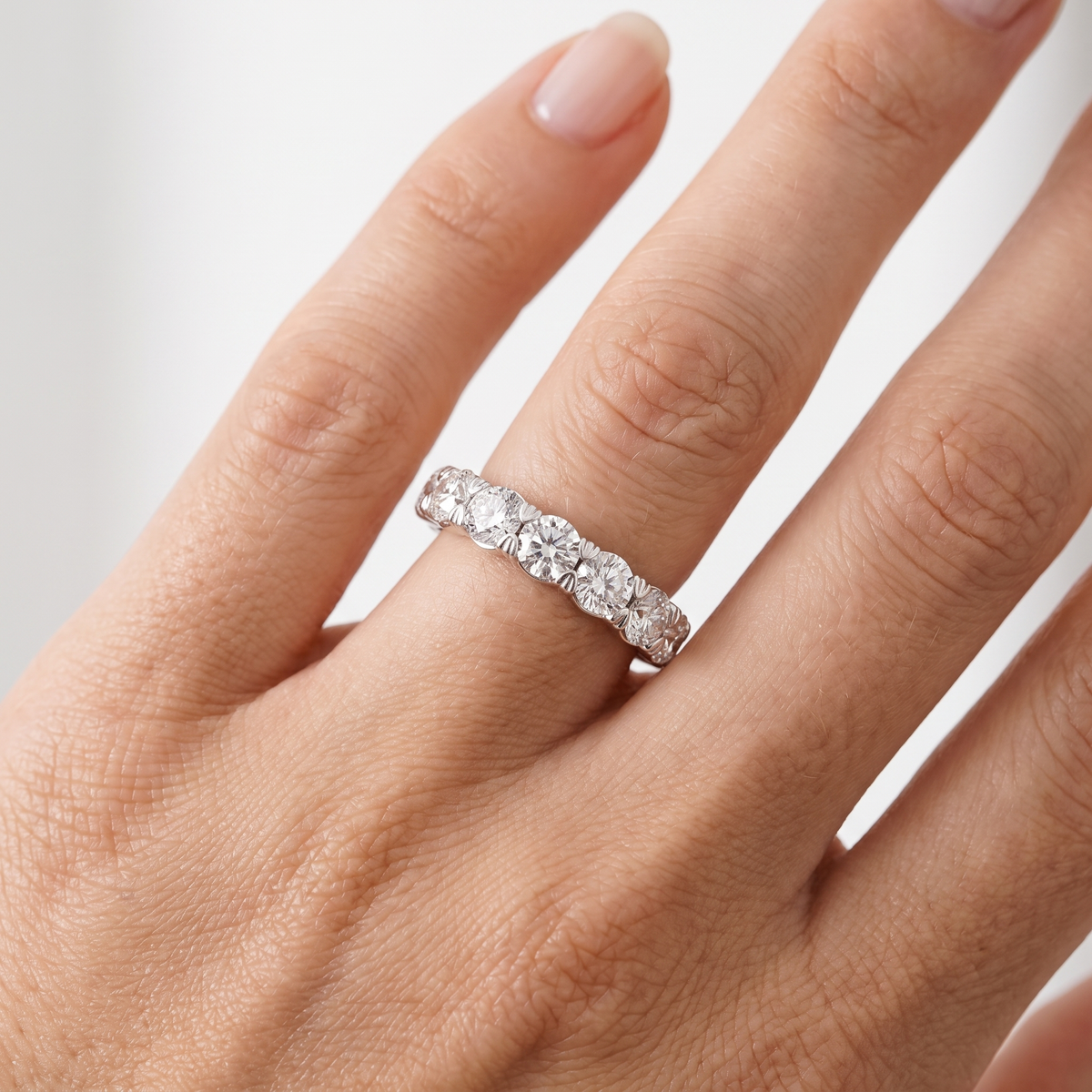 _lifestyle_image@SKU:A1173-LADR04000004W #metal_10k-white-gold+origin_lab-grown+quality_g-si