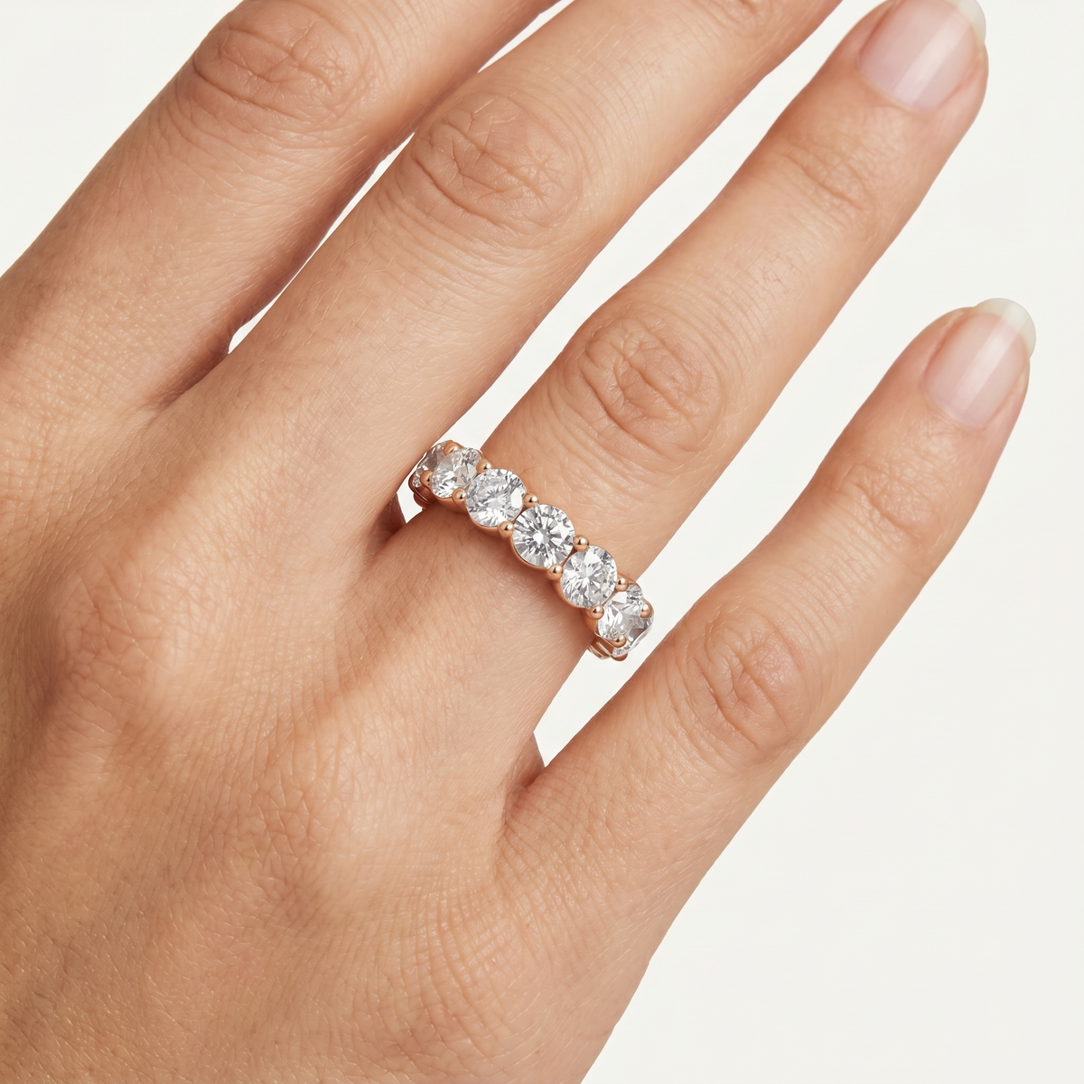 _lifestyle_image@SKU:T2986-LADR05180004P #metal_10k-rose-gold+origin_lab-grown+quality_g-si