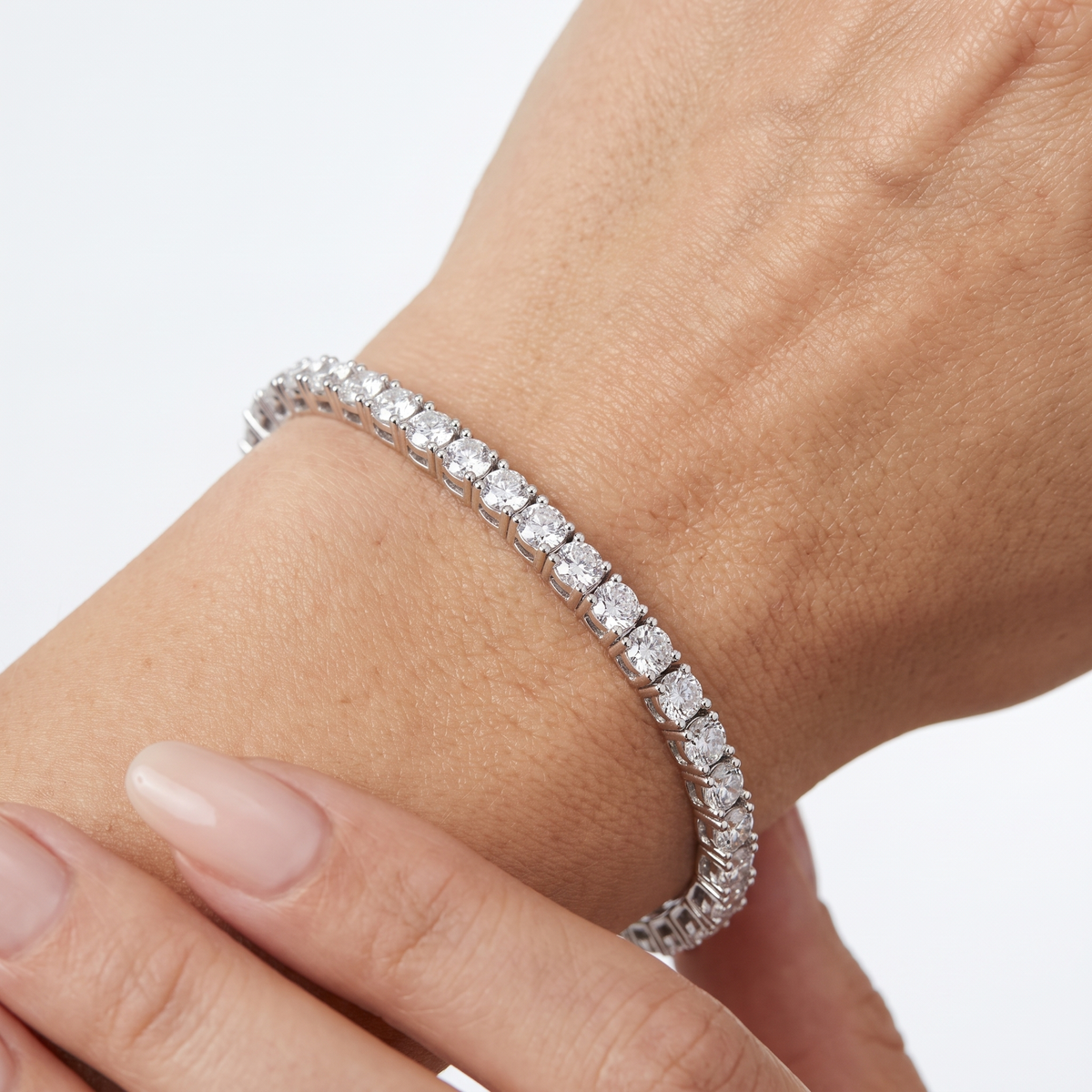 _lifestyle_image@SKU:B740K-LADR1000000DW #metal_silver+origin_lab-grown+quality_g-si