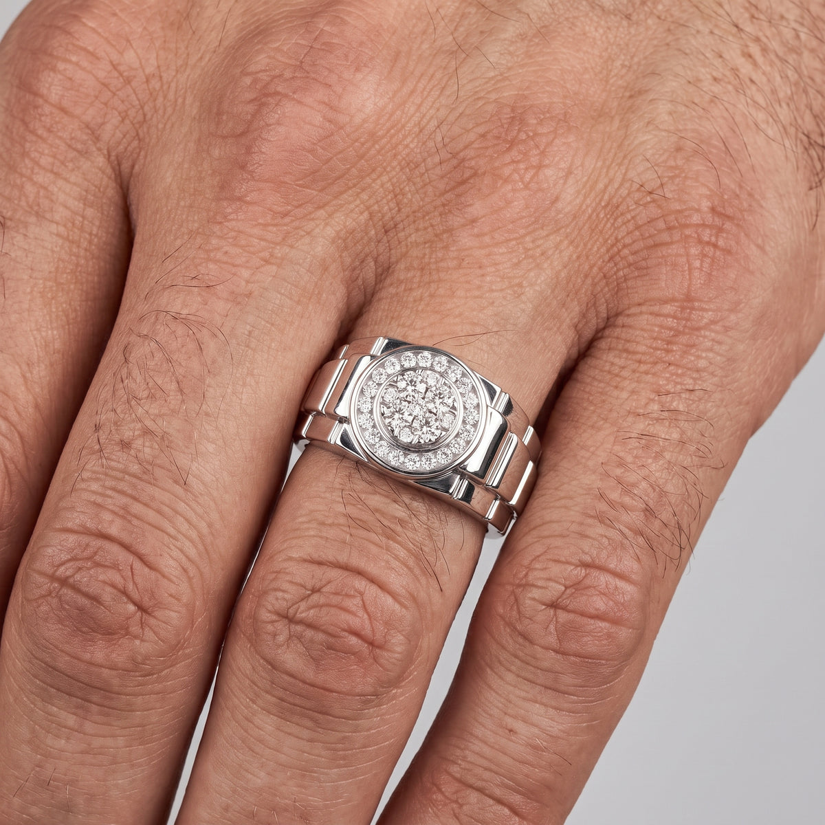 _lifestyle_image@SKU:M1487-LADR00510004W #metal_10k-white-gold+origin_lab-grown+quality_g-si