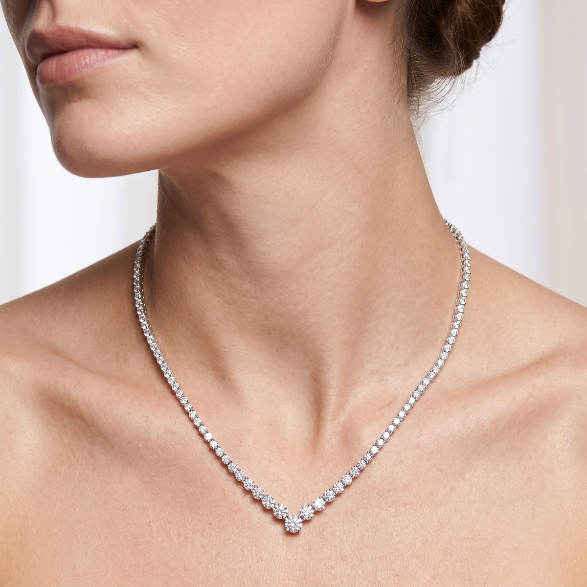_lifestyle_image@SKU:N1196-LADR0700000DW #metal_silver+origin_lab-grown+quality_g-si