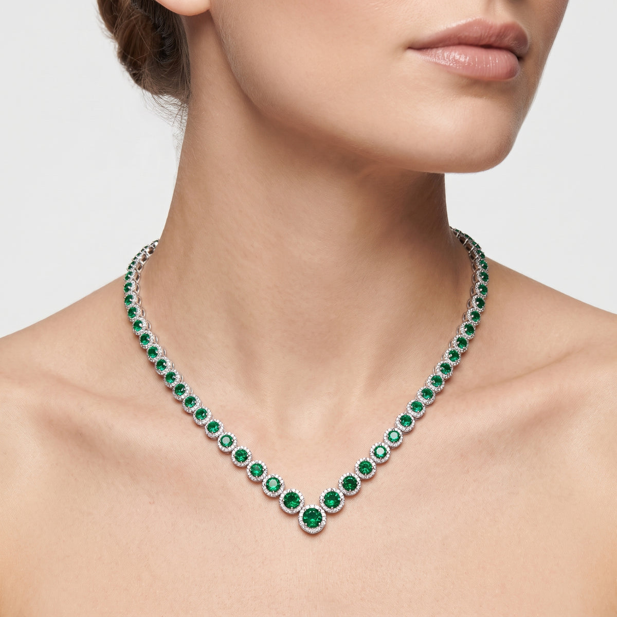 _lifestyle_image@SKU:N119G-EMDR1082000DW #metal_silver+origin_lab-created
