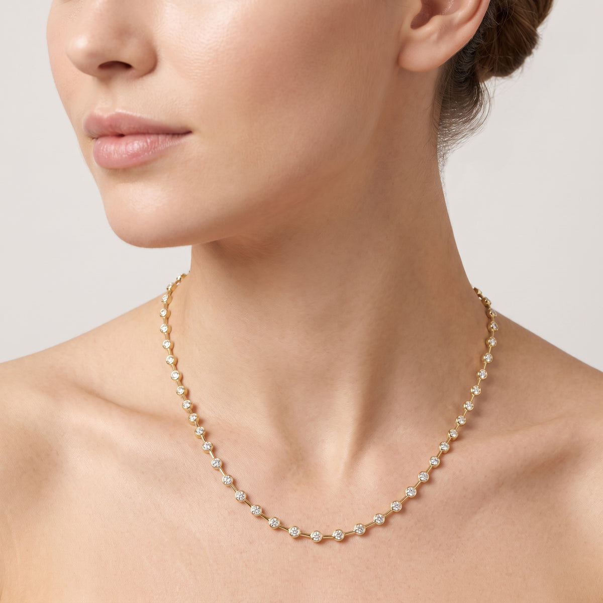 _lifestyle_image@SKU:N2517-LADR05010004Y #metal_10k-yellow-gold+origin_lab-grown+quality_g-si