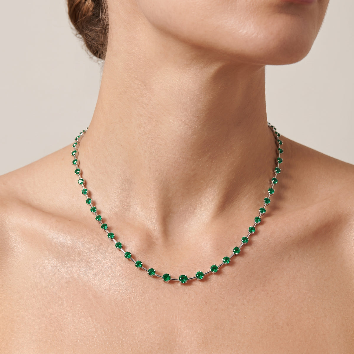 _lifestyle_image@SKU:N251G-EMGR0501000DW #metal_silver+origin_lab-created