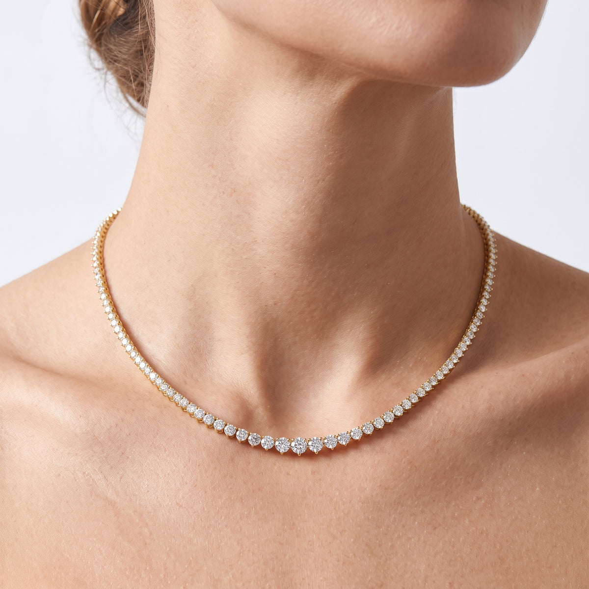 _lifestyle_image@SKU:N2582-LADR05200004Y #metal_10k-yellow-gold+origin_lab-grown+quality_g-si