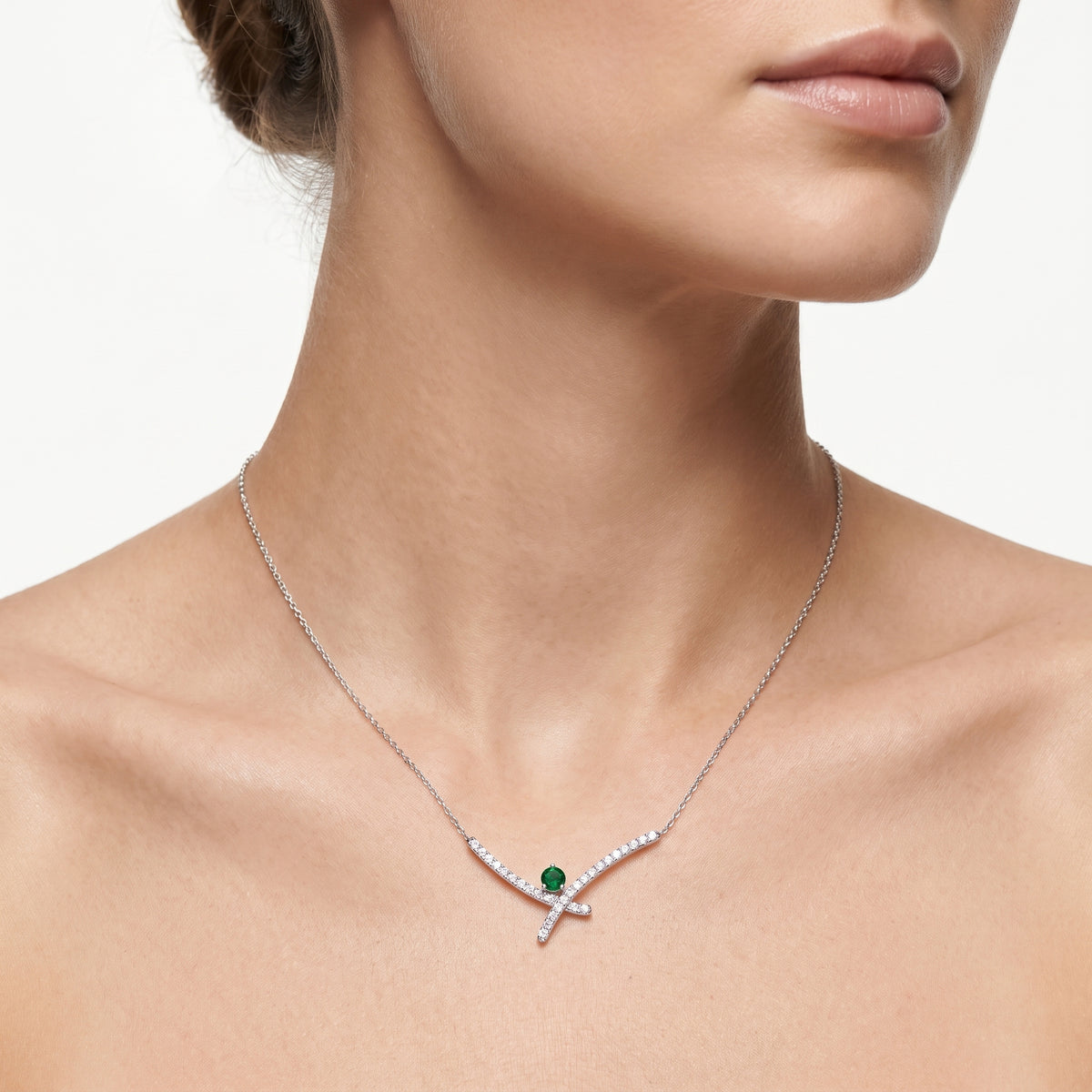 _lifestyle_image@SKU:N3514-EMGR0082000DW #metal_silver+origin_lab-created