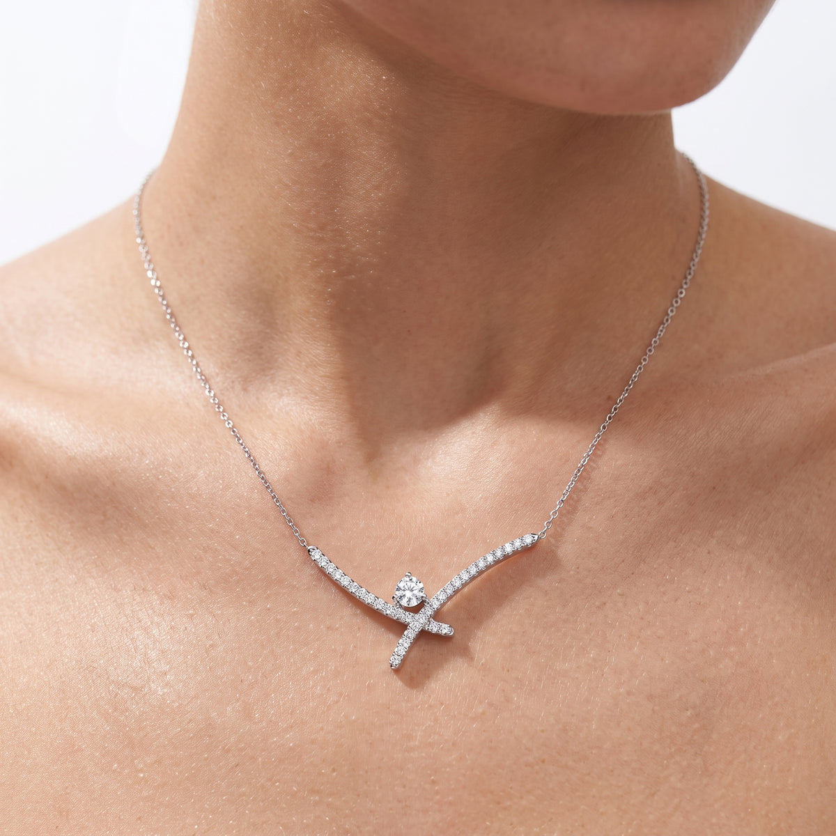 _lifestyle_image@SKU:N3514-LADR0082000DW #metal_silver+origin_lab-grown+quality_g-si