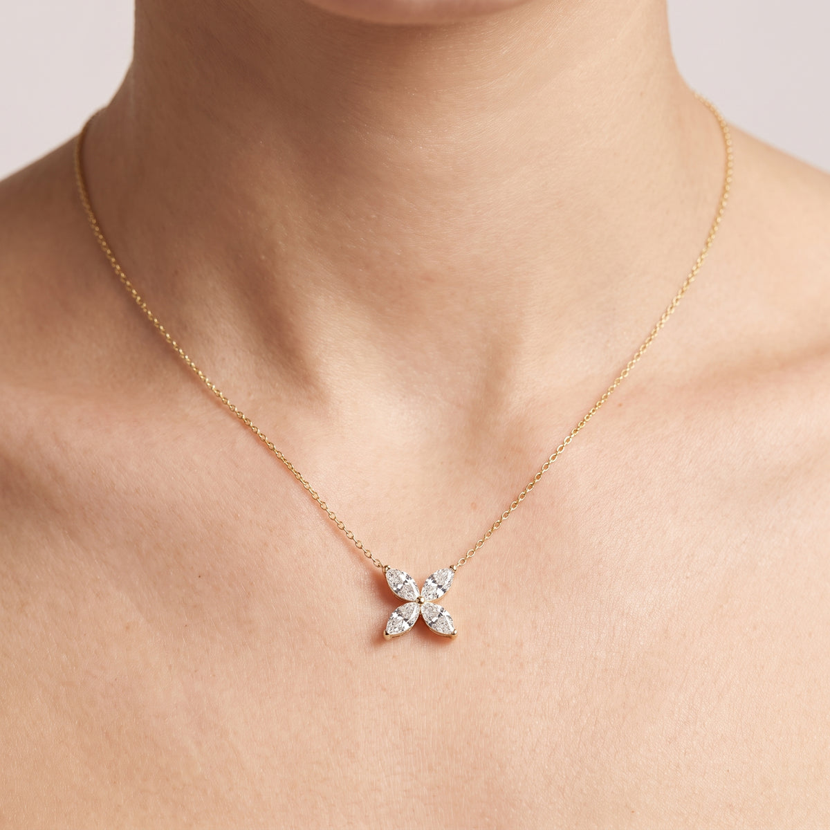_lifestyle_image@SKU:N3577-LADM02000004Y #metal_10k-yellow-gold+origin_lab-grown+quality_g-si