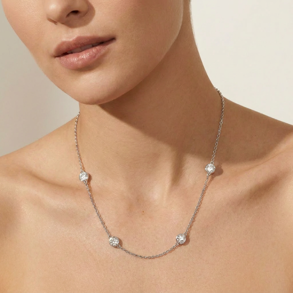 _lifestyle_image@SKU:N6973-LADR02000004W #metal_10k-white-gold+origin_lab-grown+quality_g-si