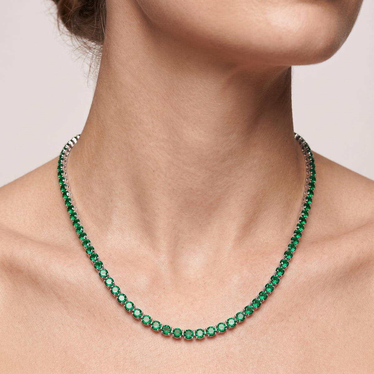 _lifestyle_image@SKU:N7727-EMDR0300000DW #metal_silver+origin_lab-created