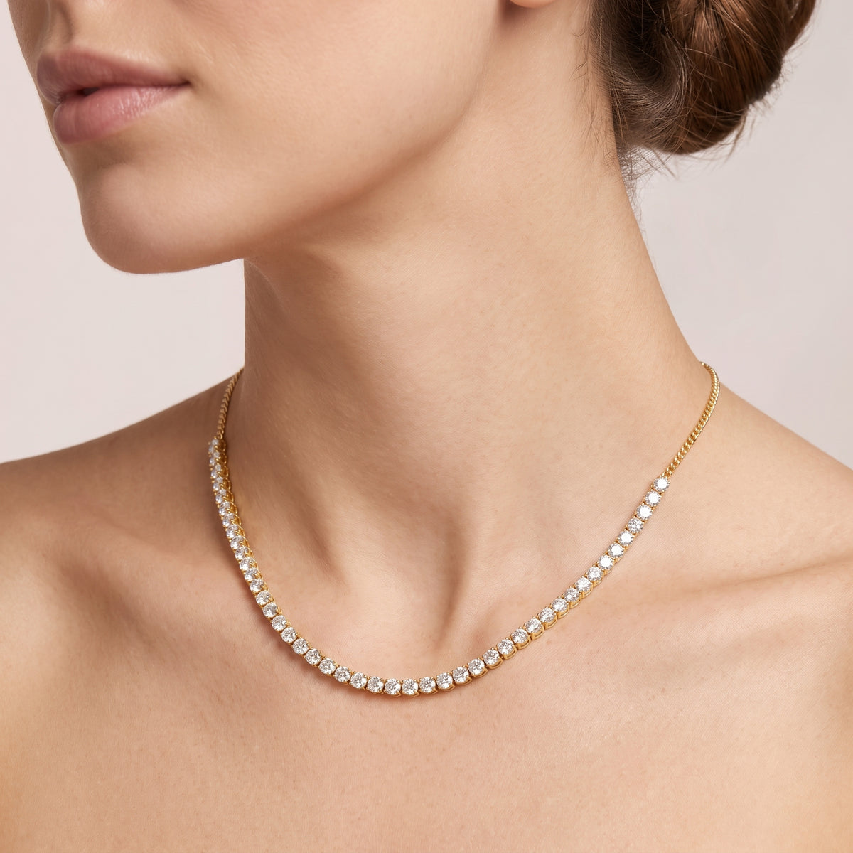 _lifestyle_image@SKU:N7728-LADR0500000DY #metal_14k-yellow-gold-vermeil+diamond-quality_g-si+necklace-length-inches_16