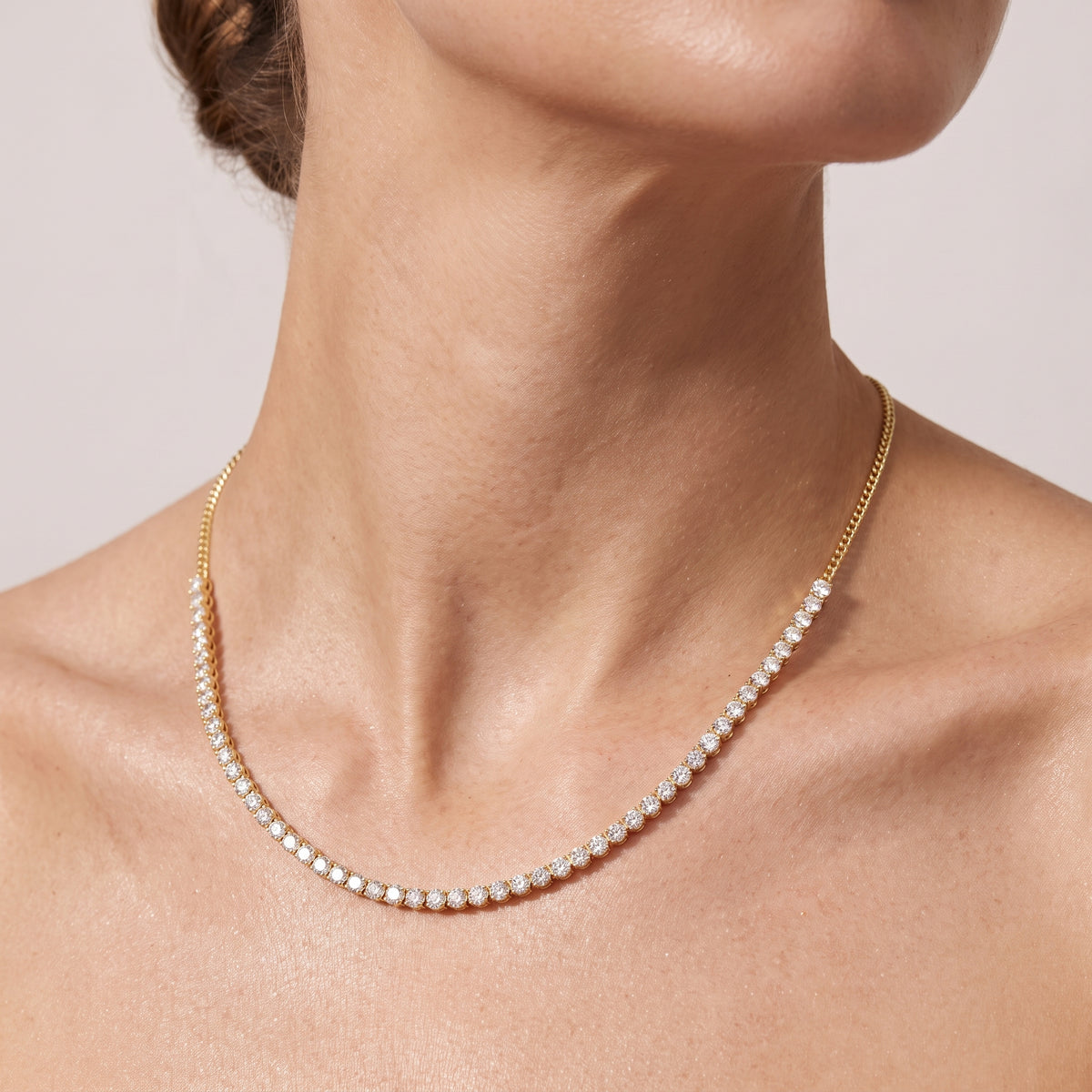 _lifestyle_image@SKU:N7728-LADR0500000DY-18 #metal_14k-yellow-gold-vermeil+diamond-quality_g-si+necklace-length-inches_18