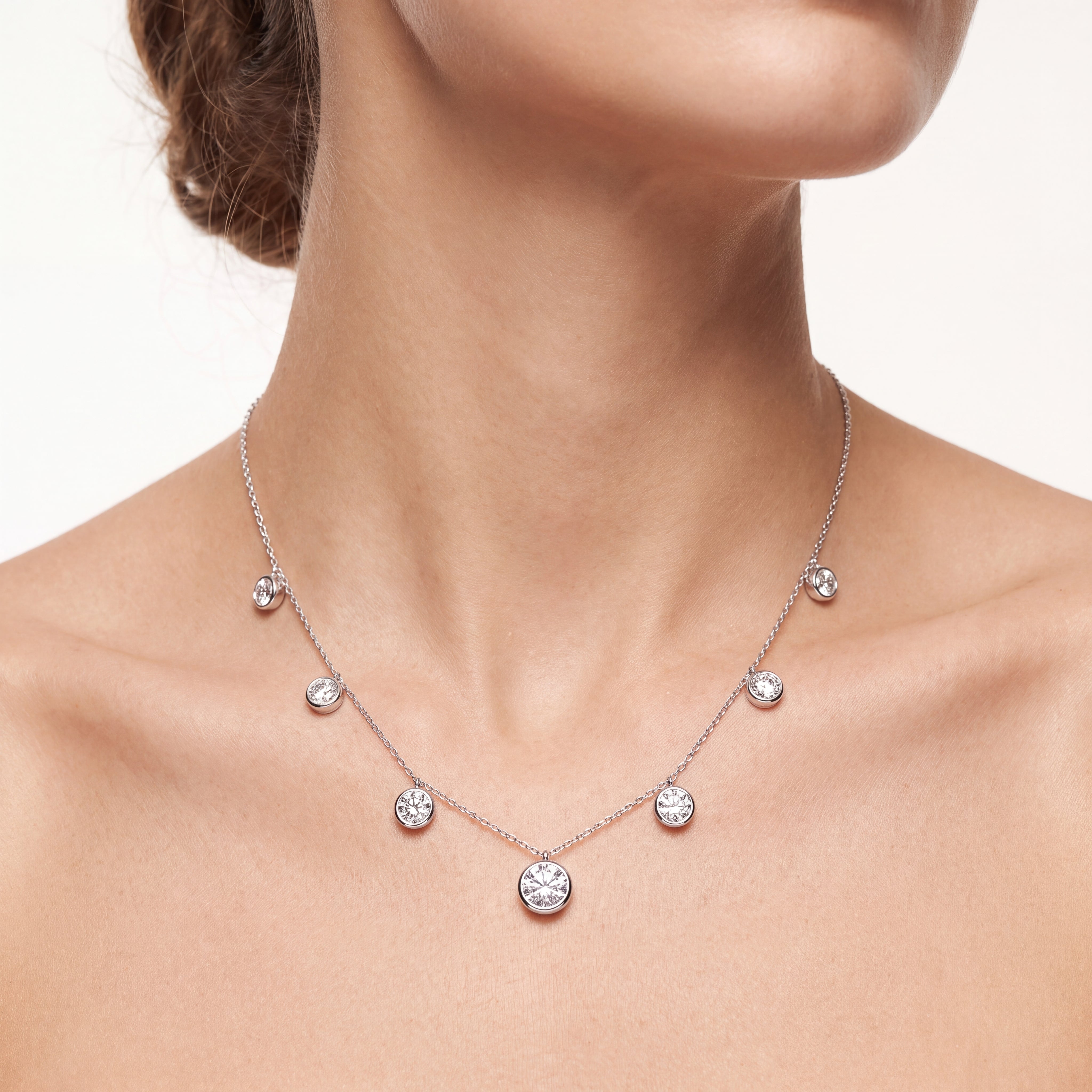 _lifestyle_image@SKU:N8973-LADR03570004W #metal_10k-white-gold+origin_lab-grown+quality_g-si