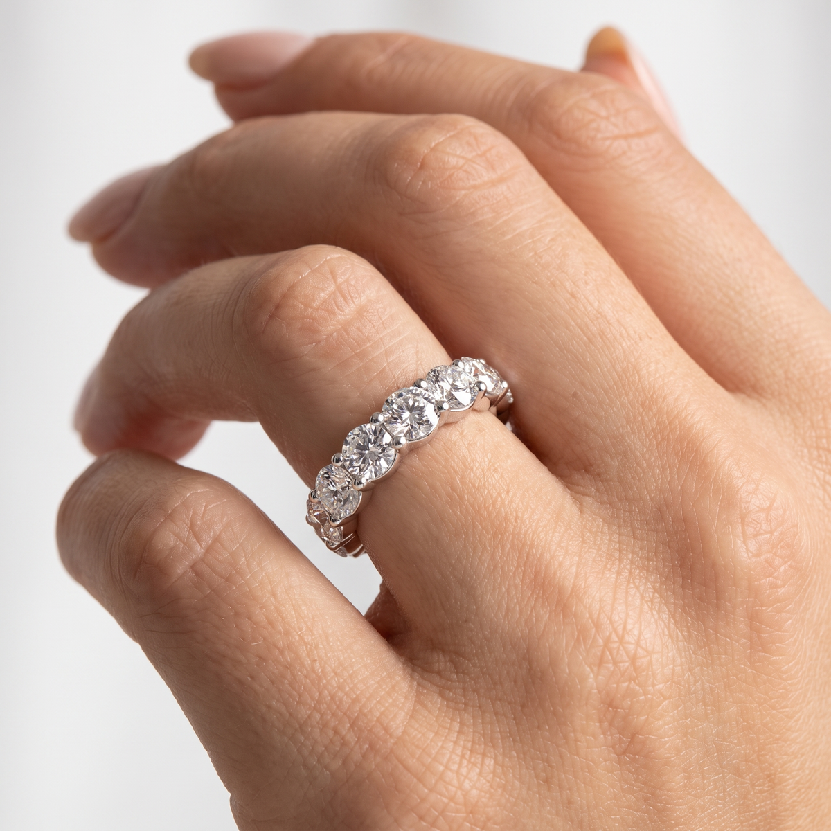 _lifestyle_image@SKU:T2986-NADR05180004W #metal_14k-white-gold+origin_lab-grown+quality_ef-vs2+