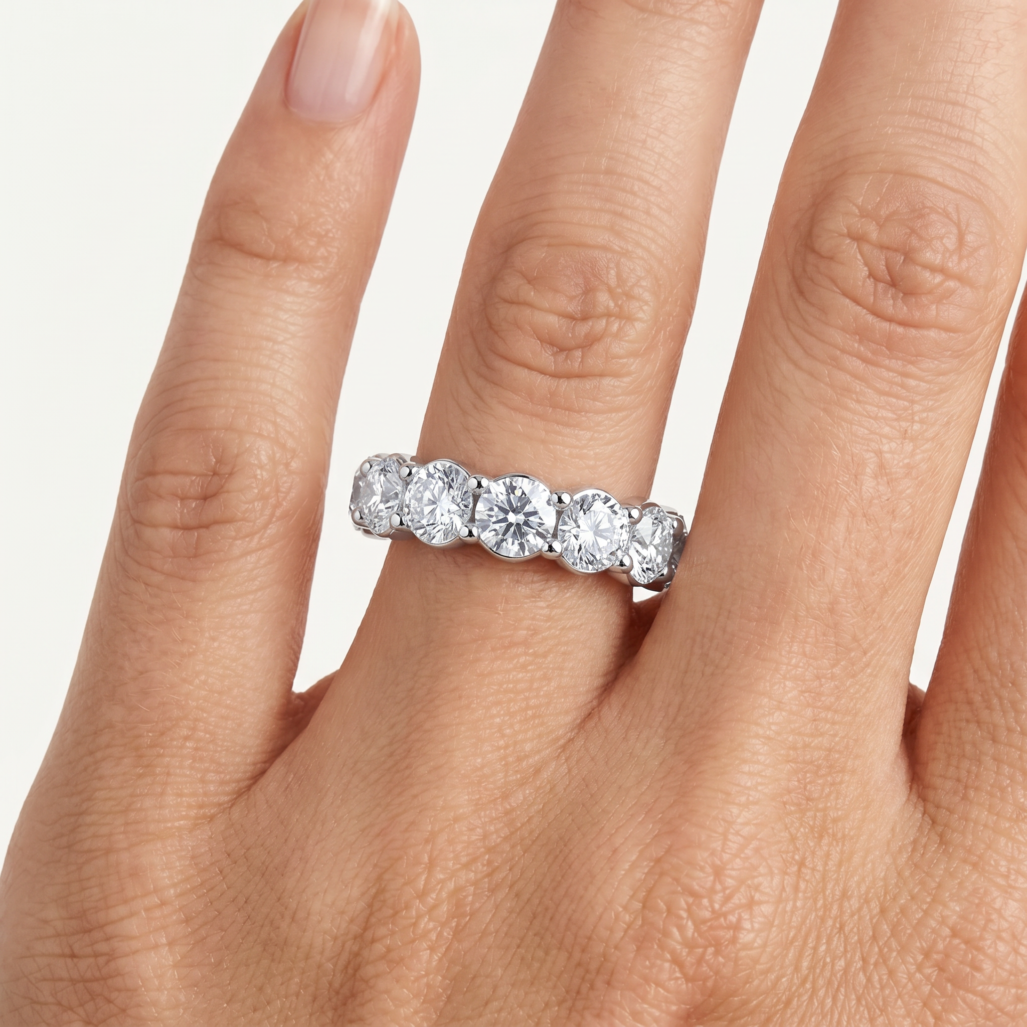 _lifestyle_image@SKU:T2986-NADR05180004W #metal_14k-white-gold+origin_lab-grown+quality_ef-vs2+
